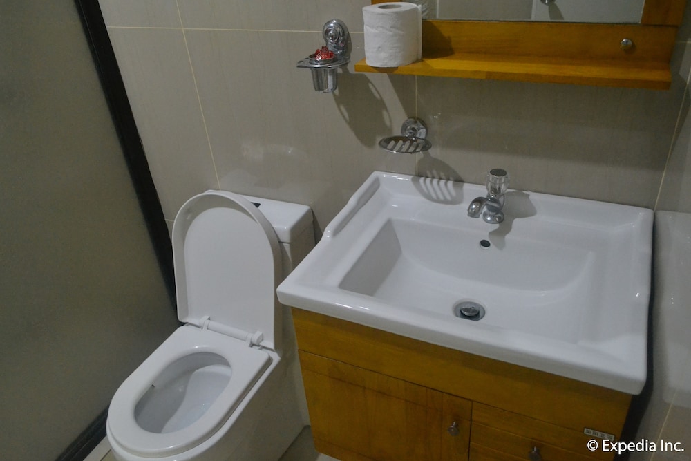 Aroha Hotel 38/39