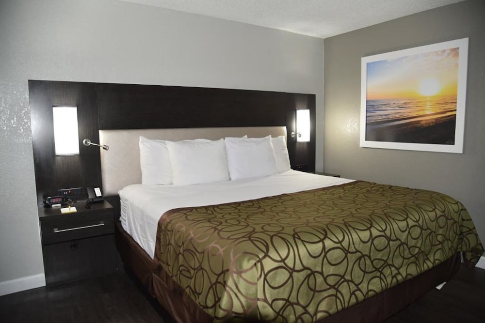 Days Inn By Wyndham Goose Creek 12/31