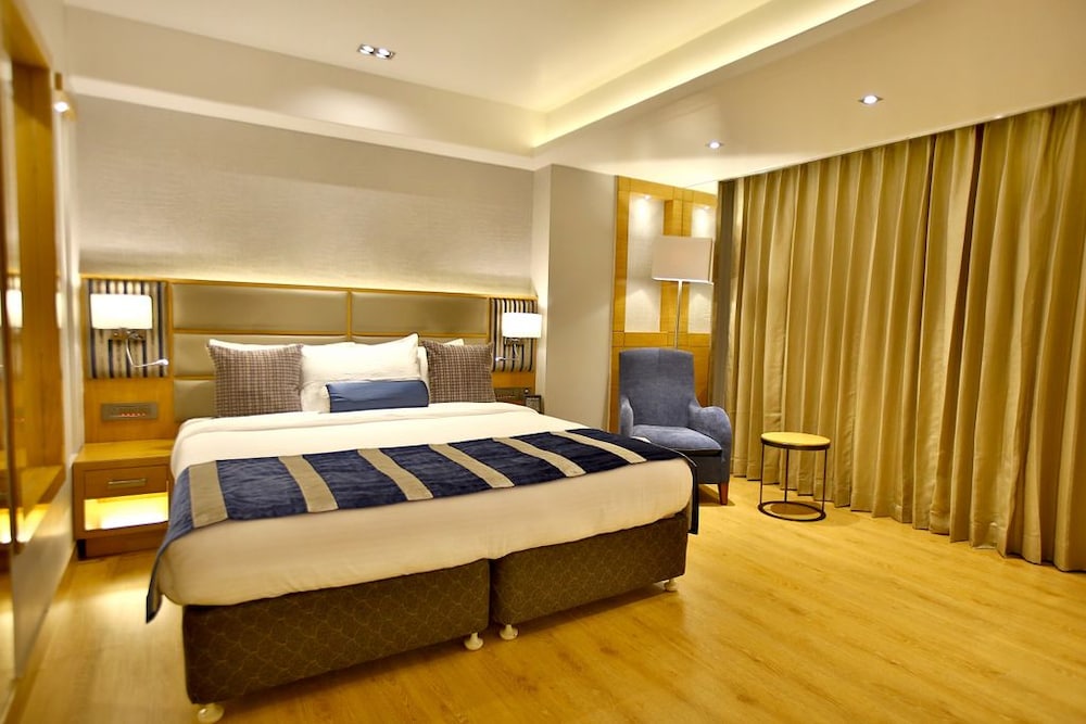Regenta Central The Crystal 20/50