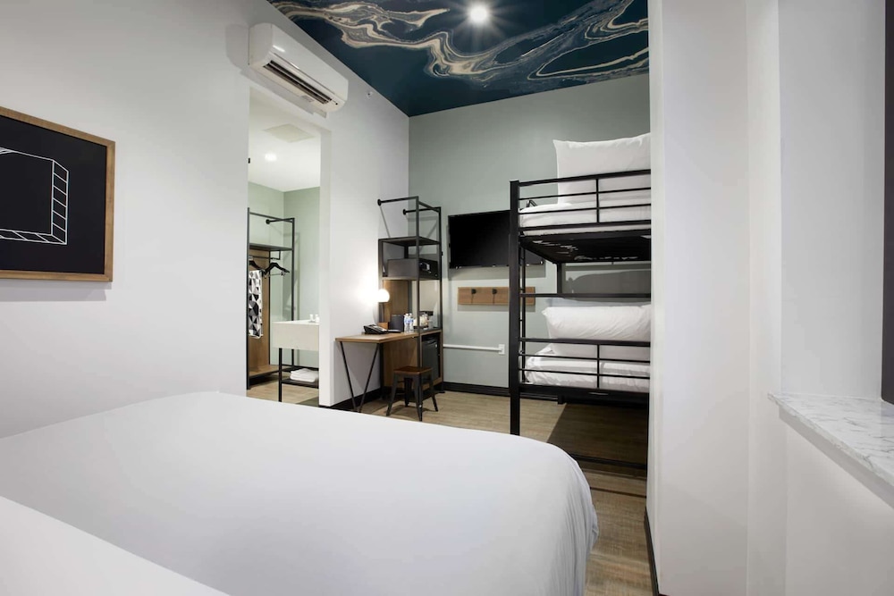 TRYP by Wyndham Pittsburgh/Lawrenceville 10/68