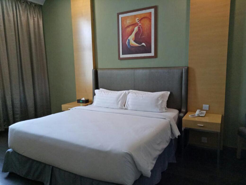 Seri Simanggang Hotel 12/40