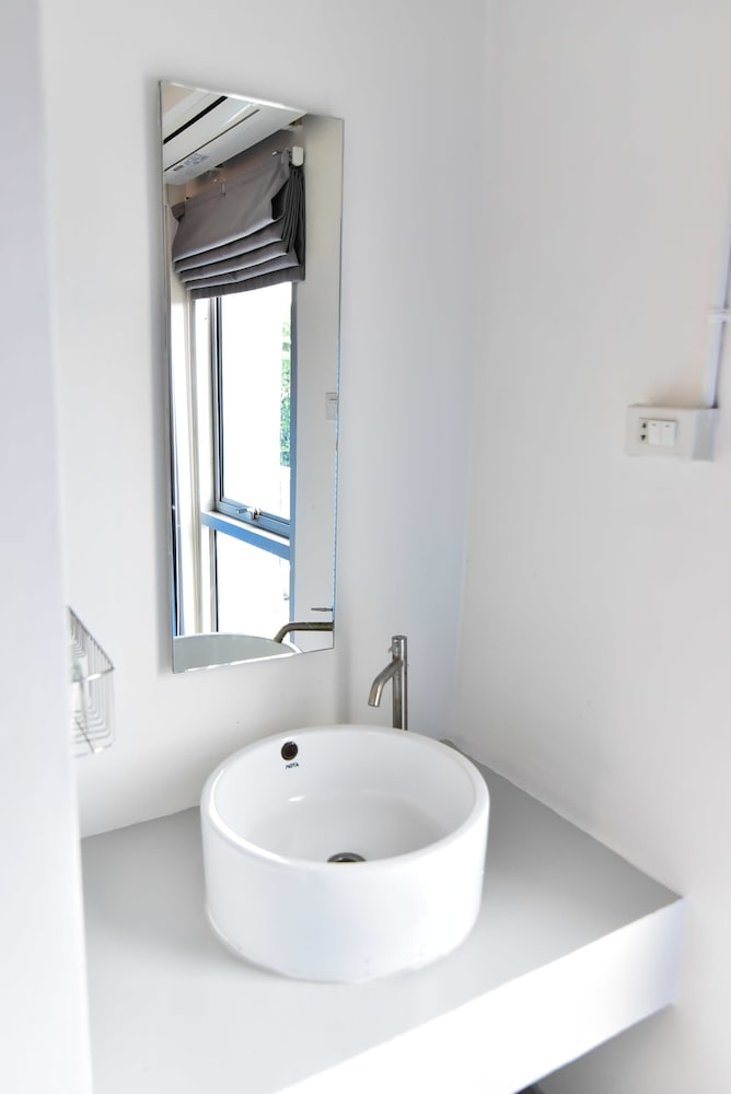 L42 Hostel Suvarnabhumi Airport 34/37