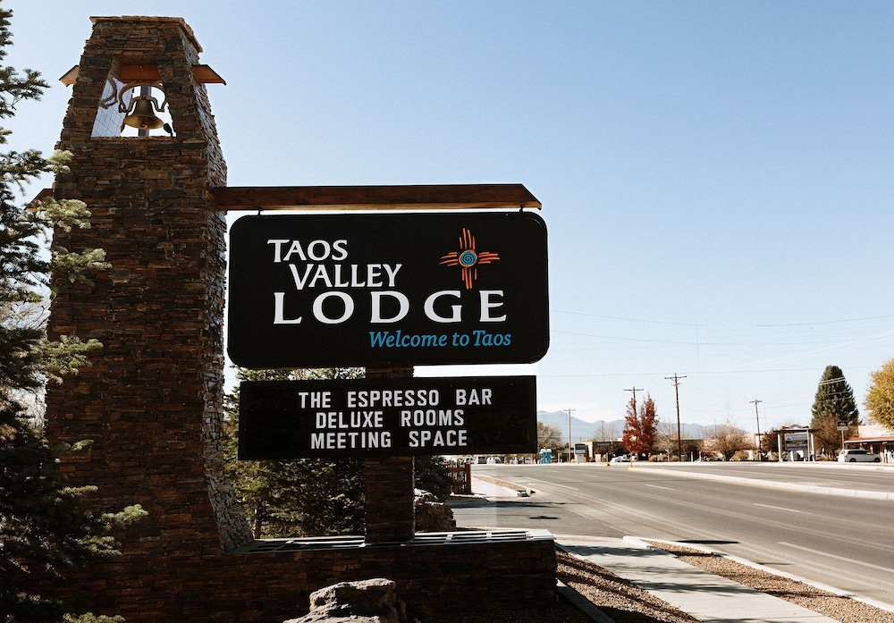 Taos Valley Lodge 12/88