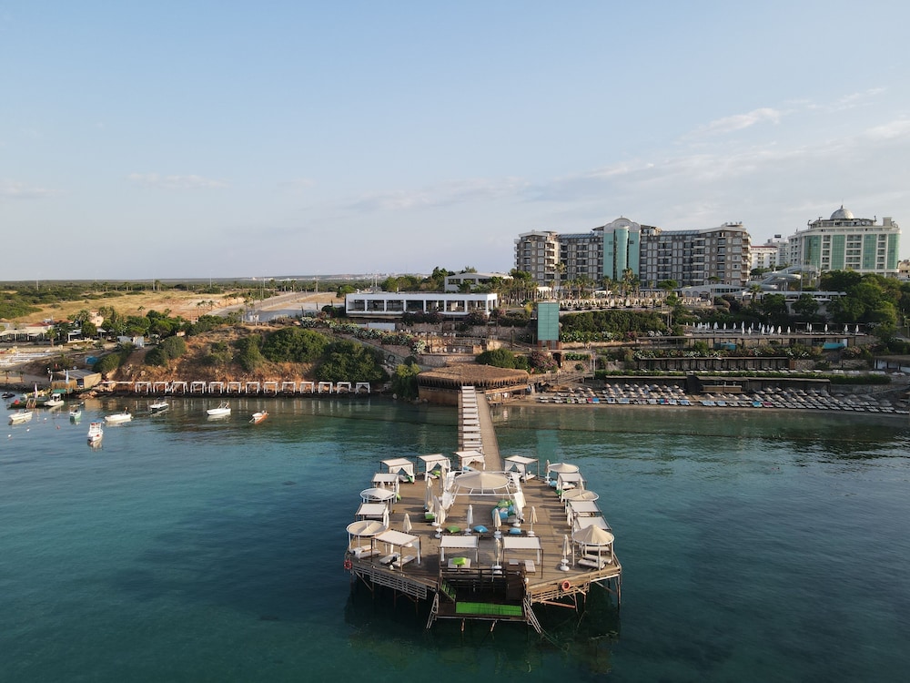 Laur Hotels Experience and Elegance 40/50