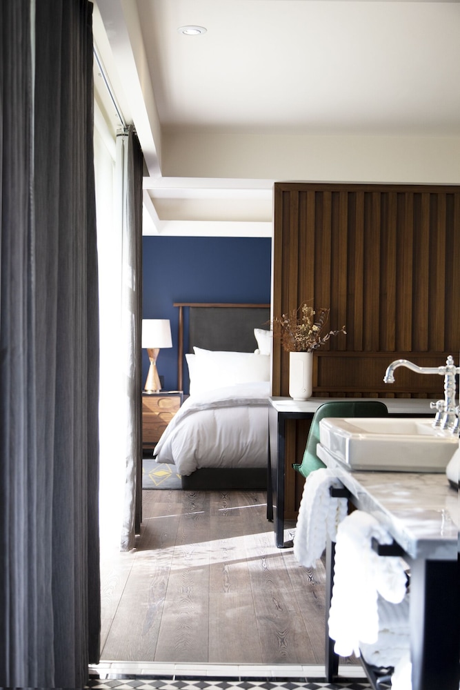 POLANCO, SUITE
