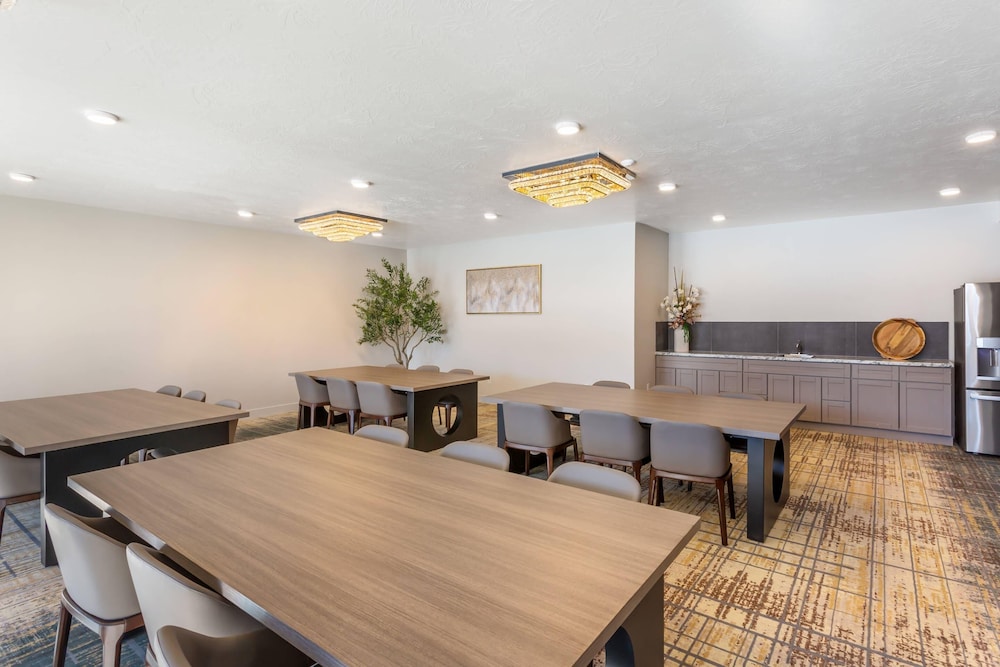 The Valor, Ascend Hotel Collection 45/55
