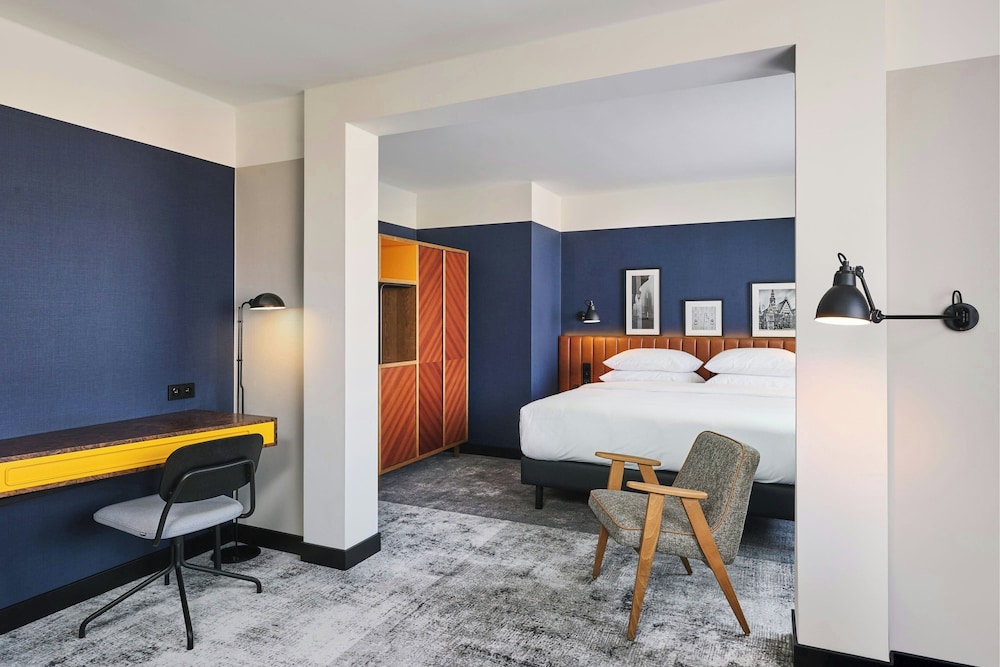 Deluxe, Queen Bed, City View, Sofa