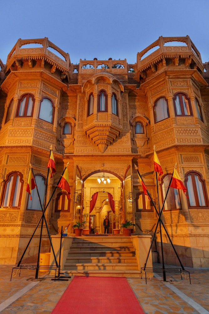 Vista Rooms at Patwa Haveli Road 7/63