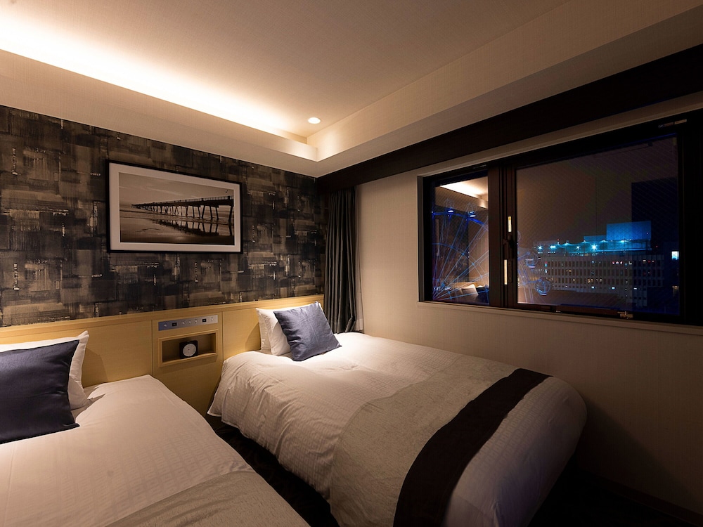 ROOM, TWIN BEDS
