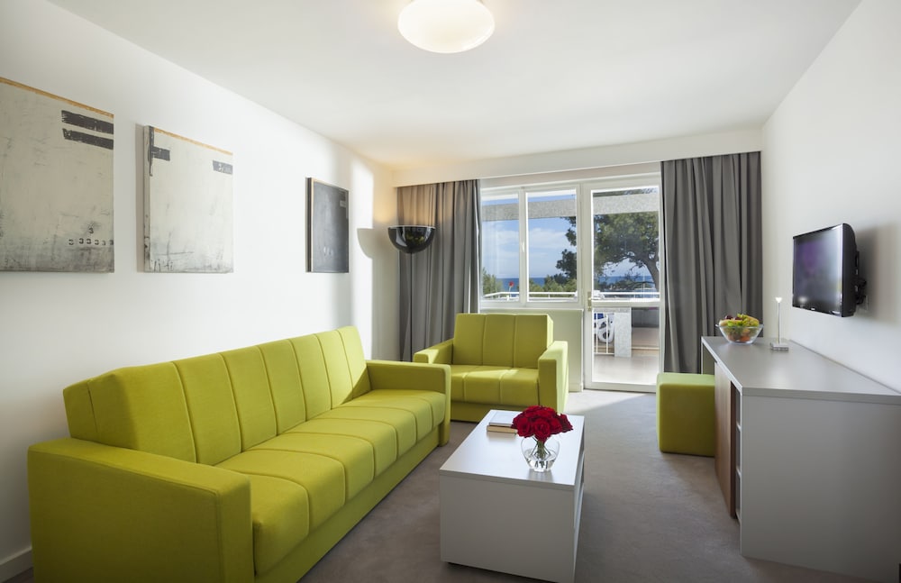 Pineta Hotel 24/50