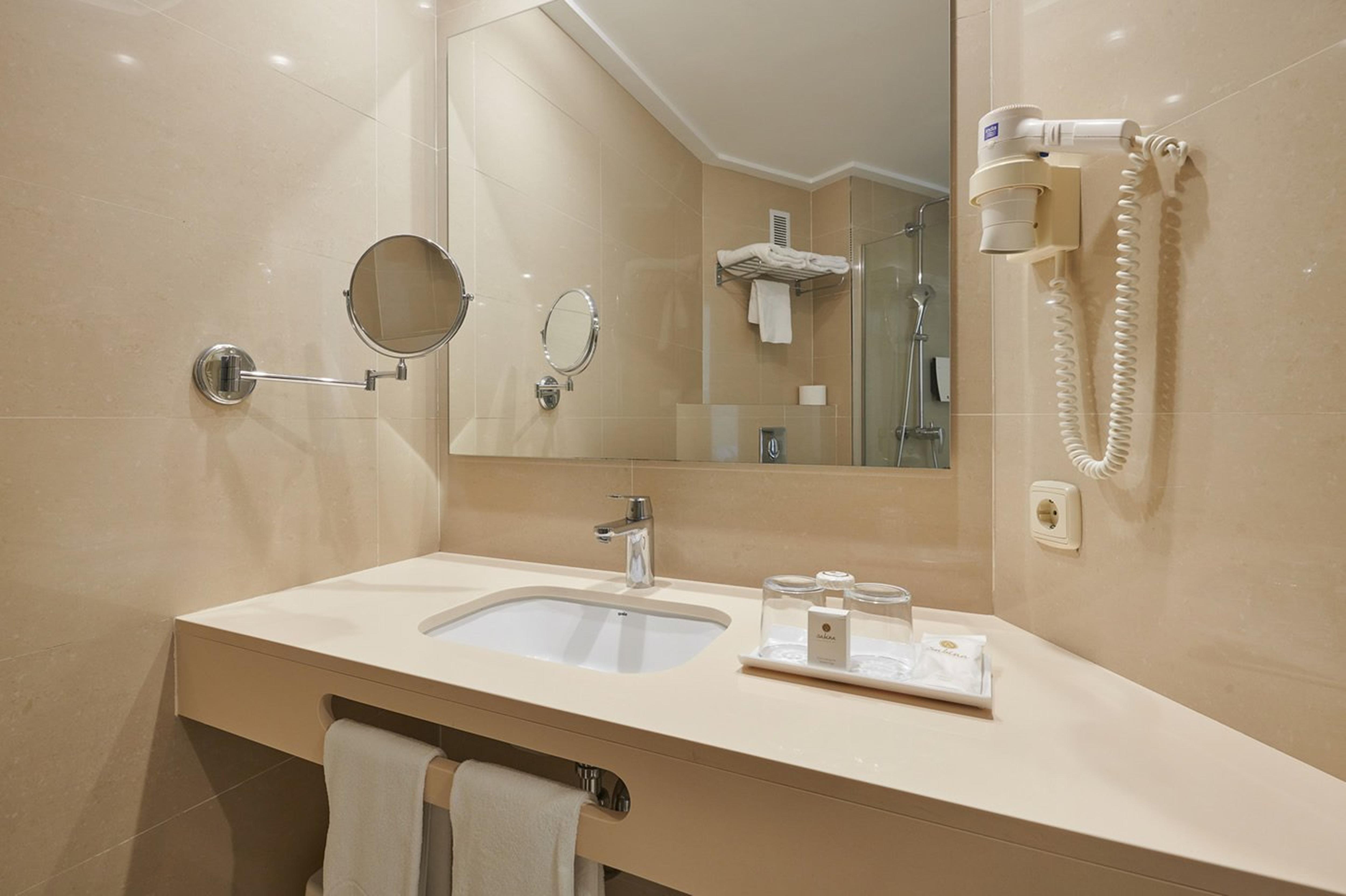 Standard, Double Bed, Side Sea View, Balcony or Terrace, Hotel Sabina & Suites 2/2