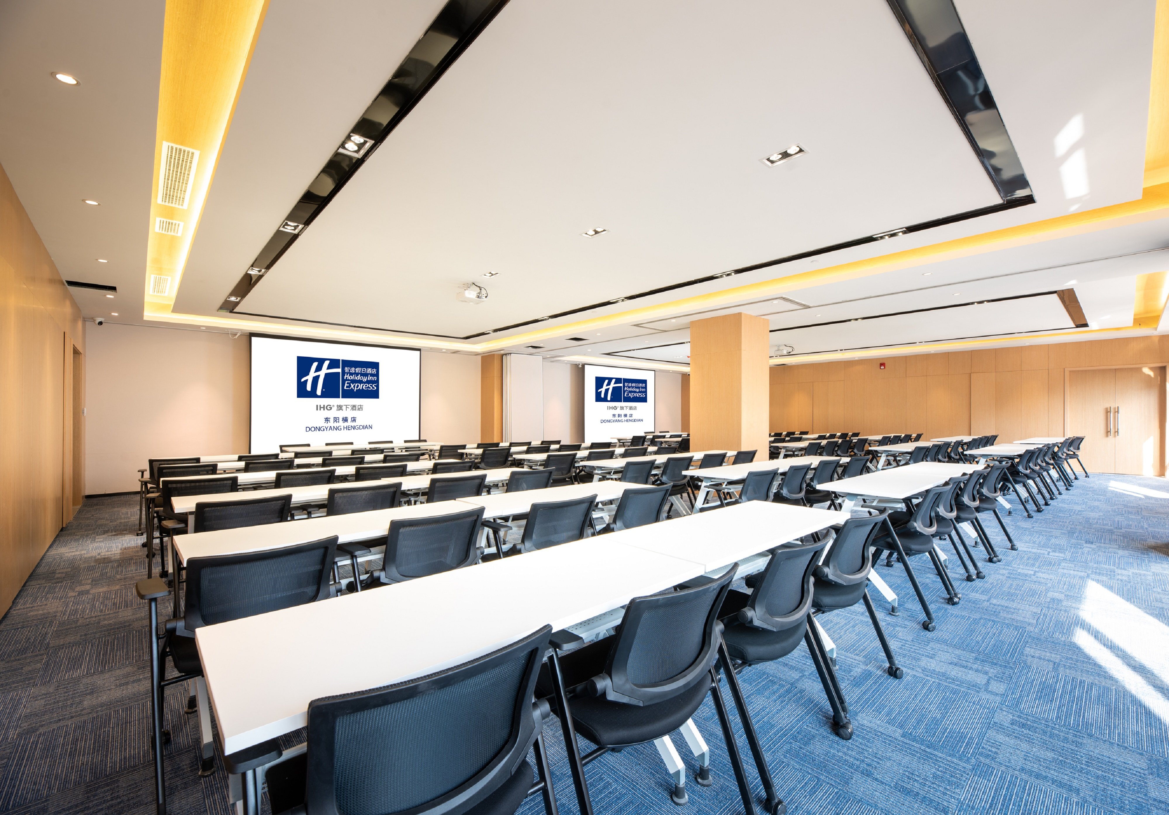 HOLIDAY INN EXPRESS Dongyang Hengdian 46/52