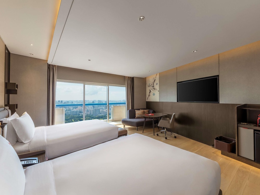 EXECUTIVE, 2 DOUBLE BEDS, CITY VIEW, BALCONY, LOUNGE ACCESS, HIGH FLOOR