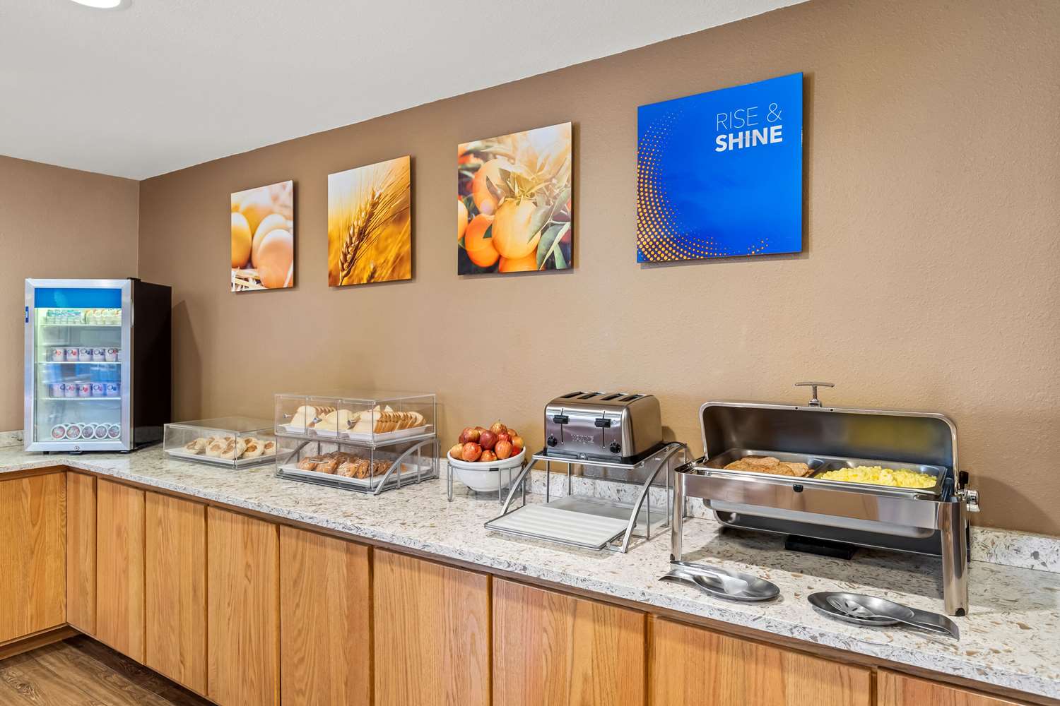 Comfort Inn and Suites Albuquerque Downtown 14/17