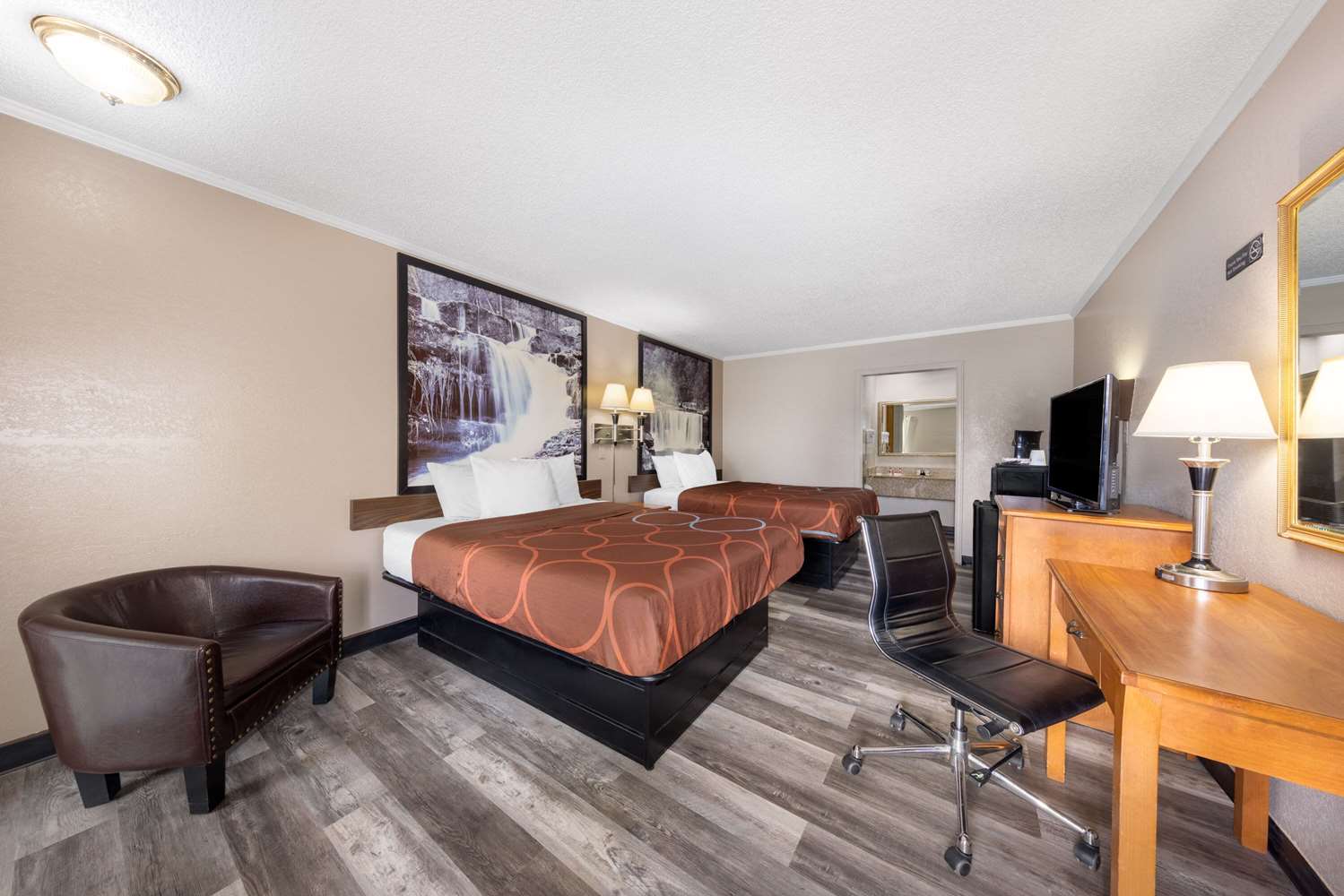 Super 8 By Wyndham Kansas City Airport 2/19
