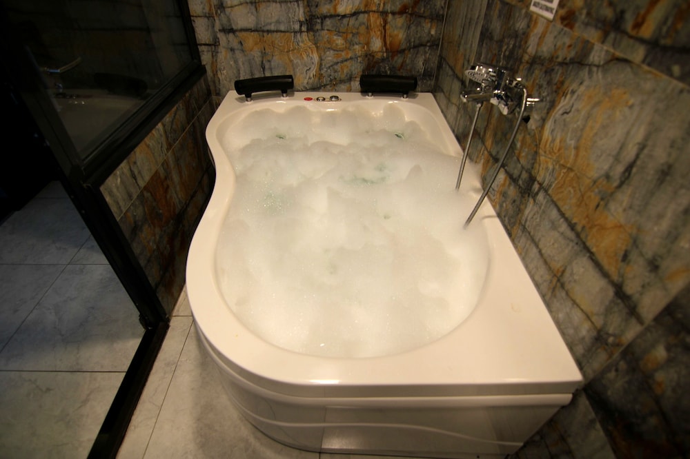 Eagle Palace Suites 31/50