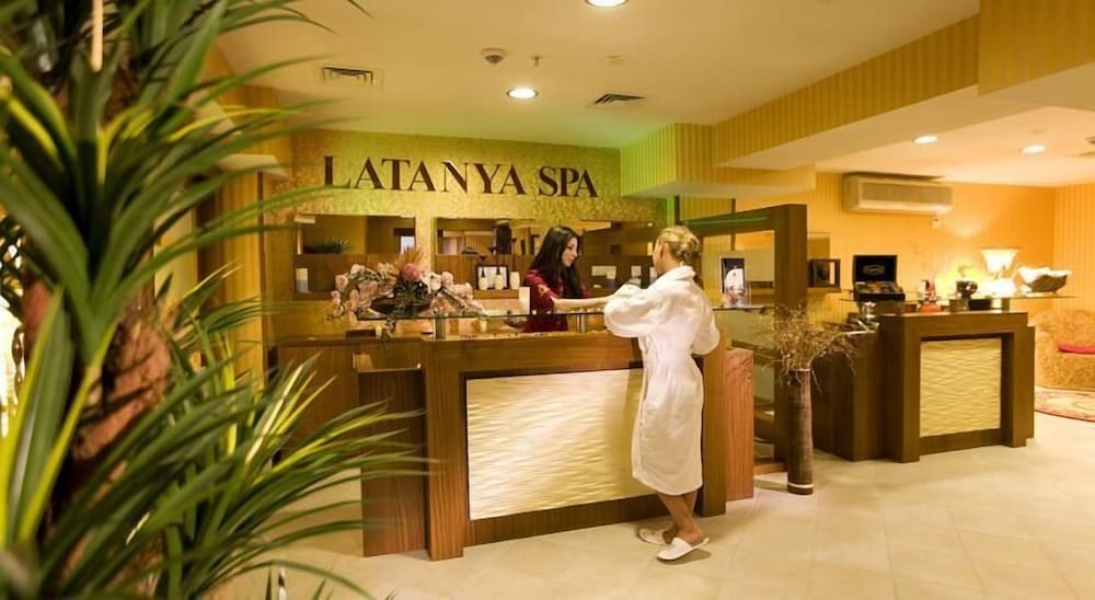 Latanya Palm and Spa Hotel 10/50