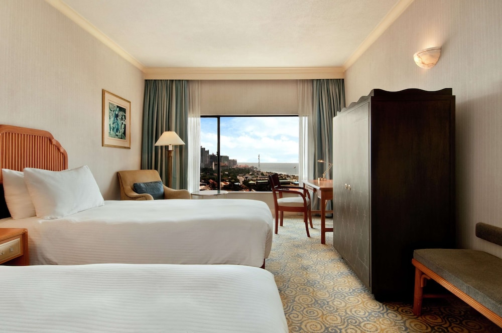Hilton Hotel Colombo 27/80