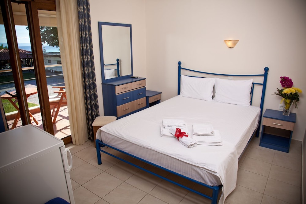 ROOM, DOUBLE BED