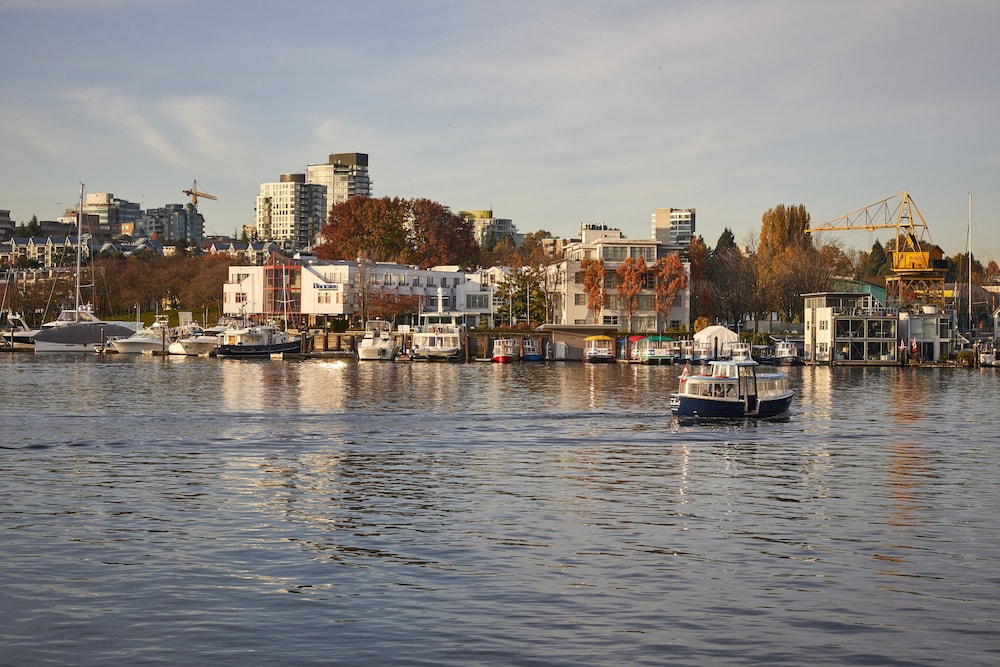 GRANVILLE ISLAND HOTEL 45/50