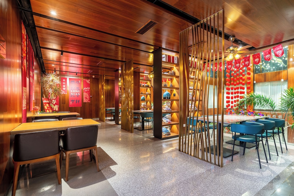 Huidong Business Hotel 38/50
