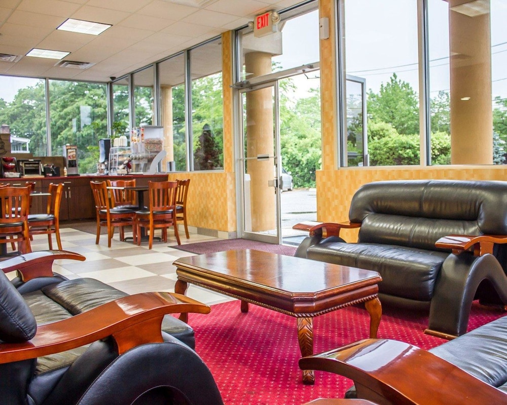 Rodeway Inn MacArthur Airport 23/36