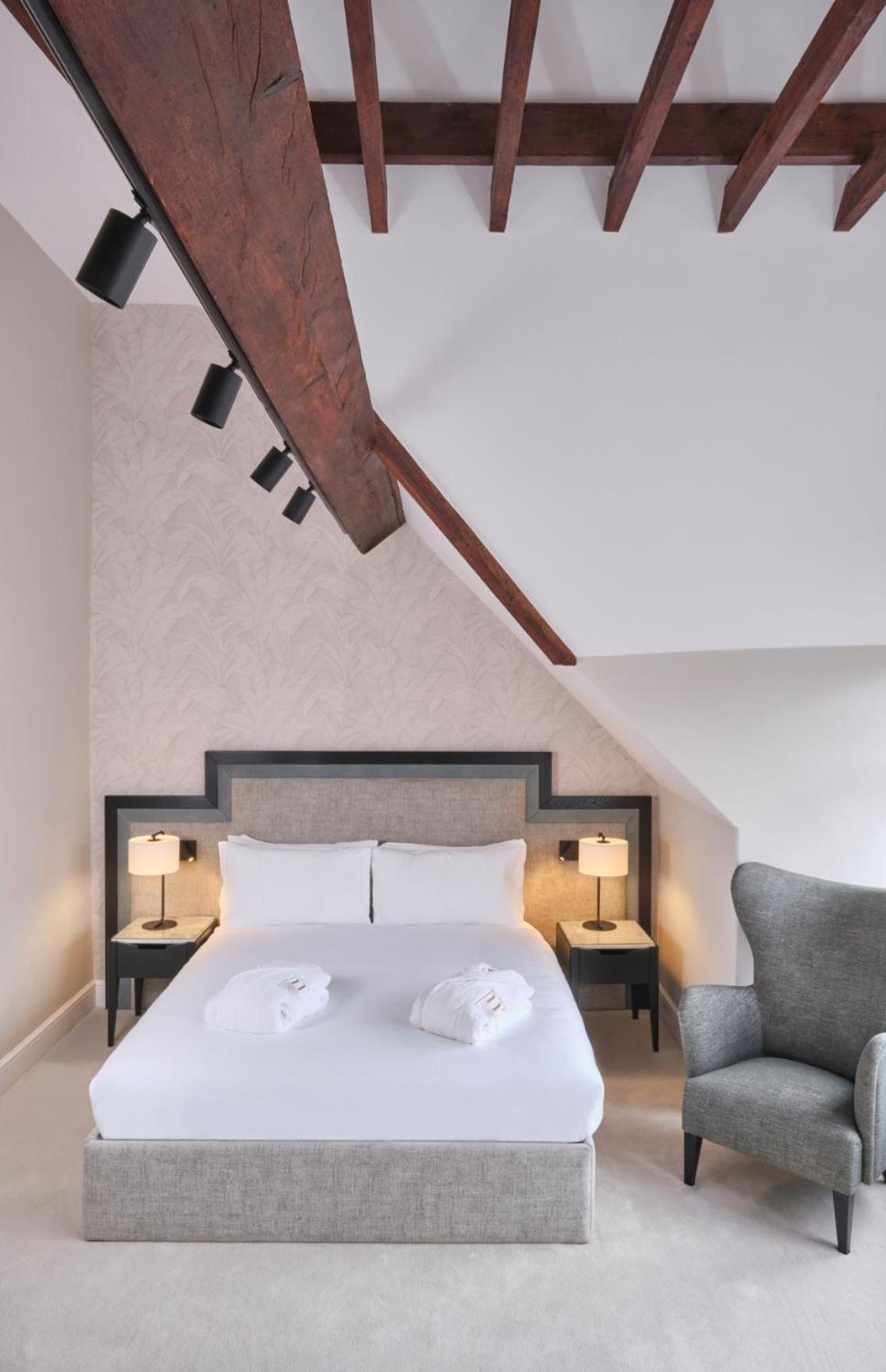 Apartment, King Bed, Sofa