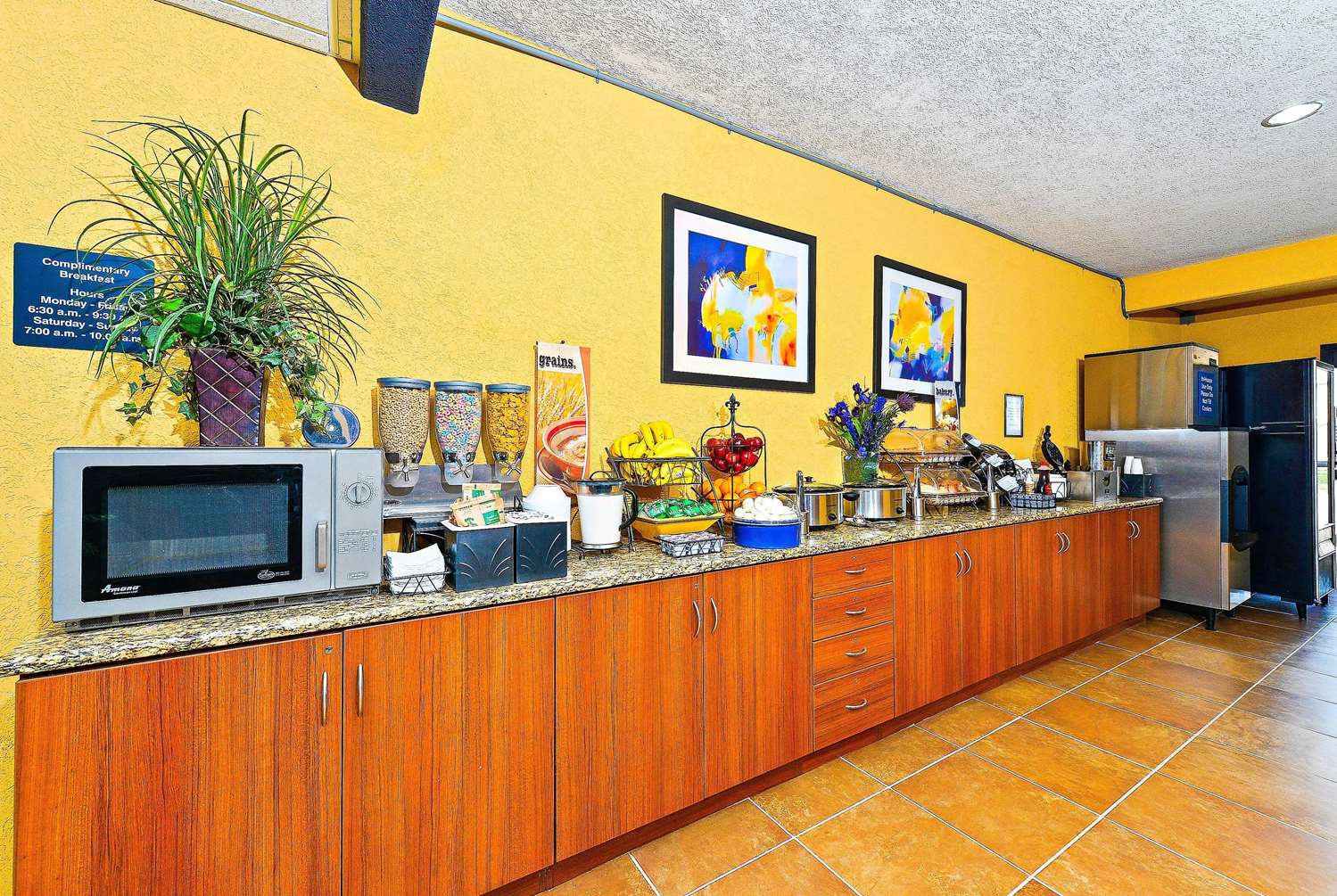 Microtel Inn & Suites by Wyndham New Braunfels 7/38