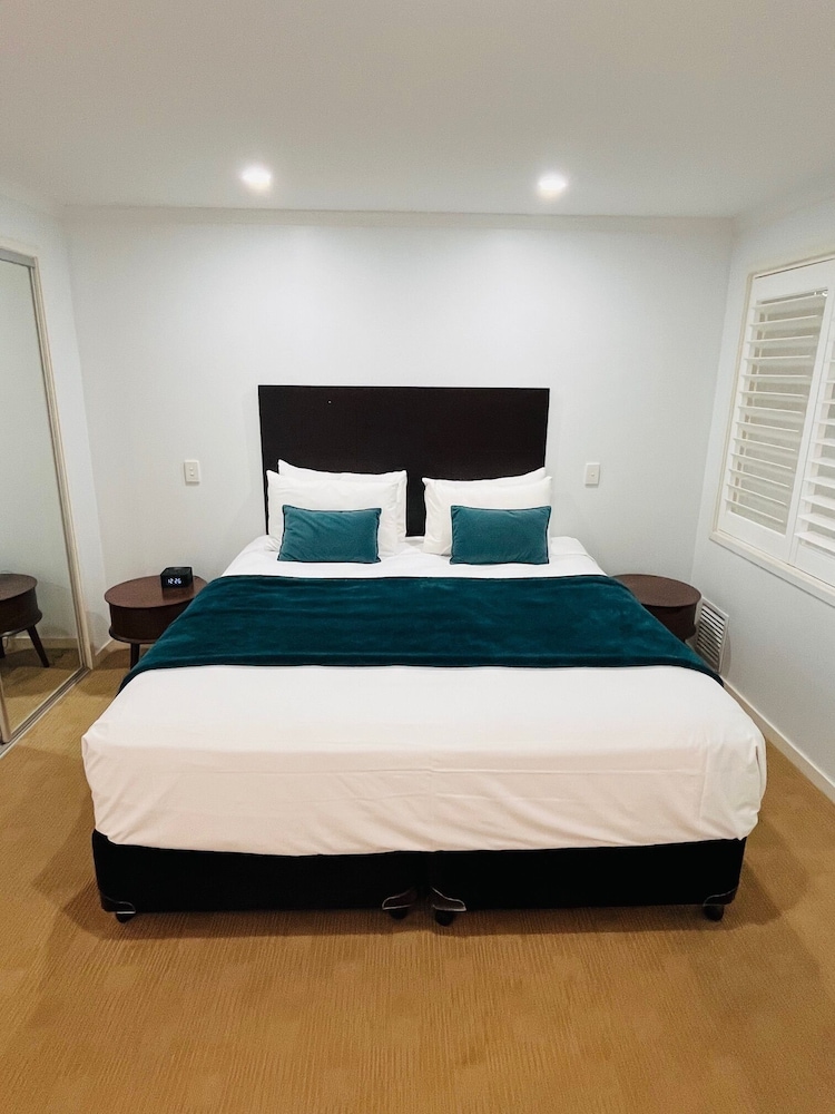 1 Brm Water View Spa Apartment