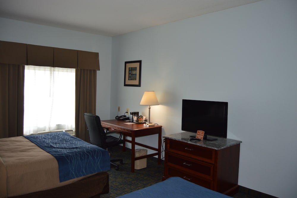 Comfort Inn & Suites Cincinnati Uptown Clifton 30/45
