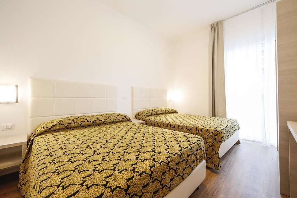 Room, Double Bed, Partial Sea View, Side