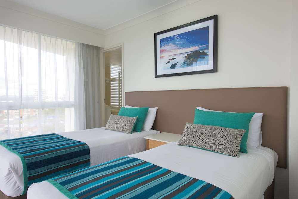 Beachcomber International Resort 12/37