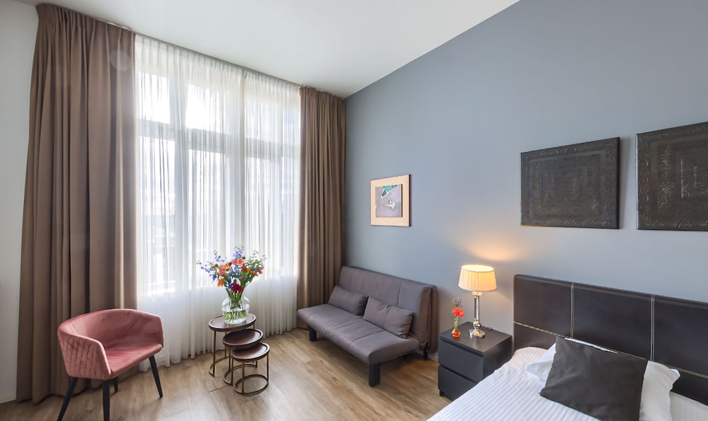 HOTEL CHARIOT 26/50