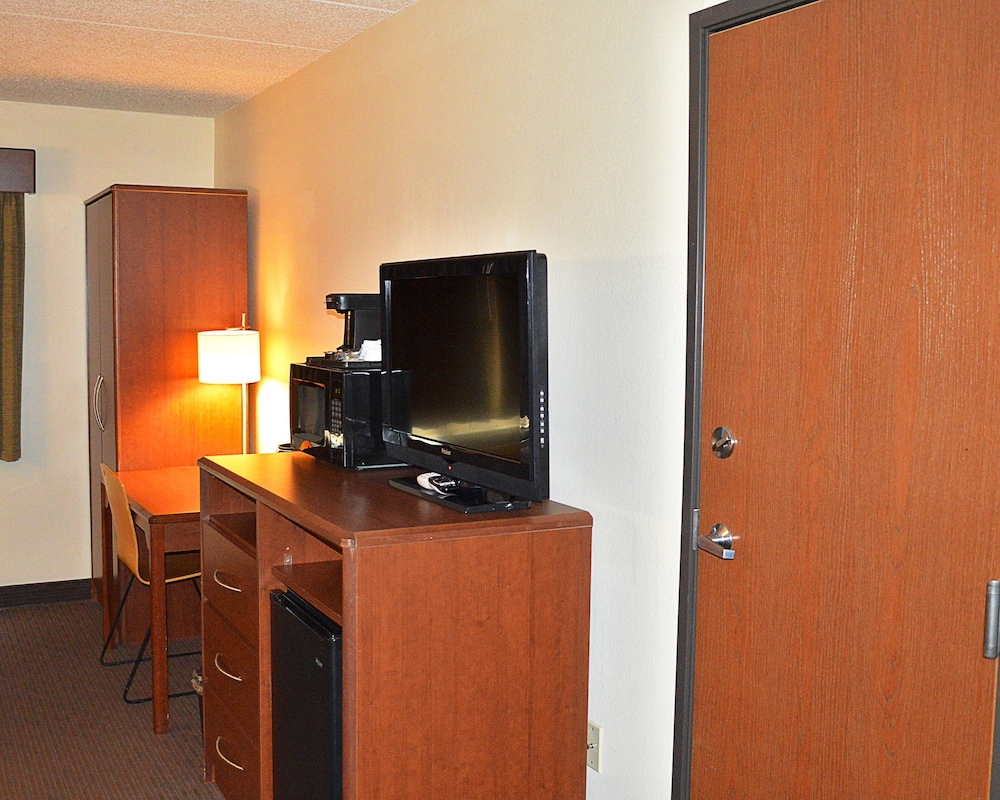 AmericInn by Wyndham Spencer 33/36