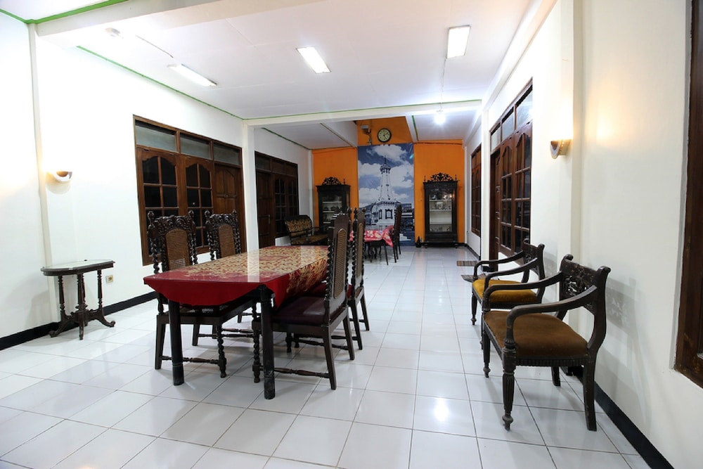 Reddoorz Plus Near Lempuyangan Station 3 19/25