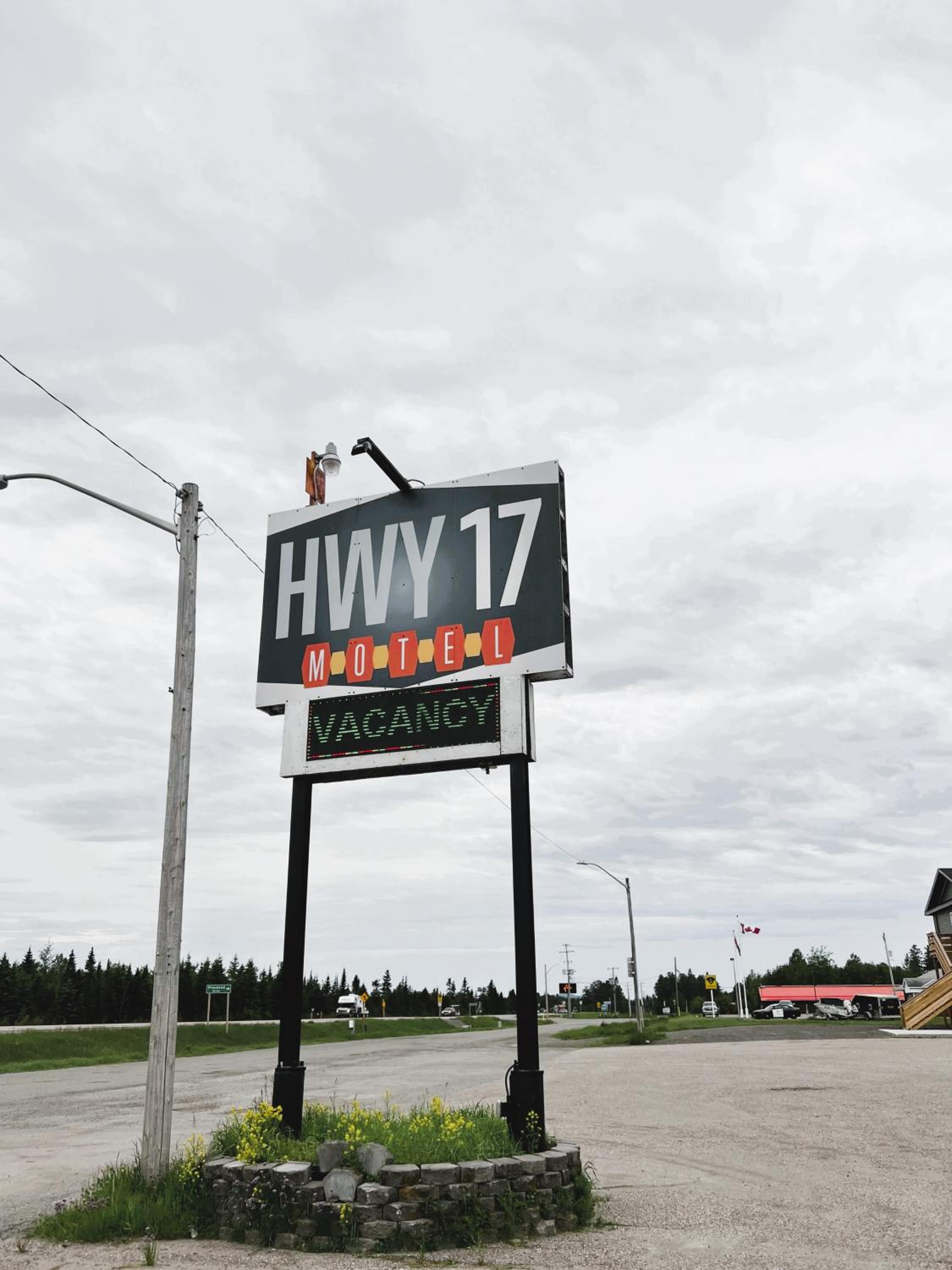 HWY 17 Hotel 2/50