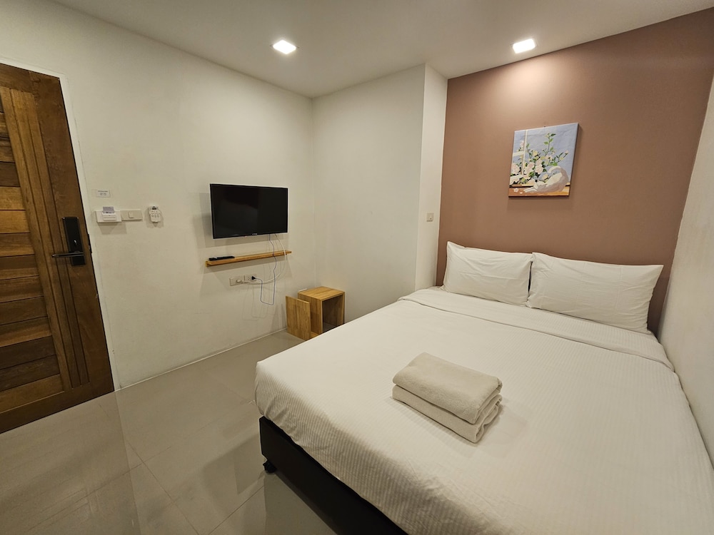 Standard, Queen Bed, Building 2