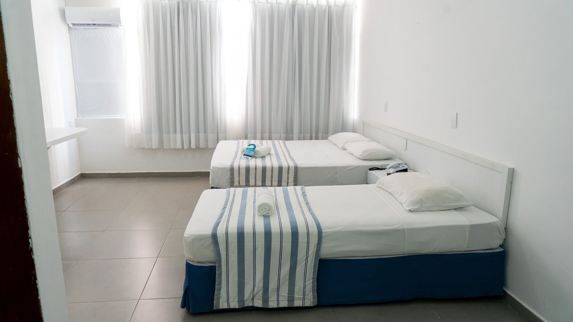 غرفة قياسية رباعية بسرير مزدوج وسريرين منفصلين، Praia Hotel Enseada 7/9