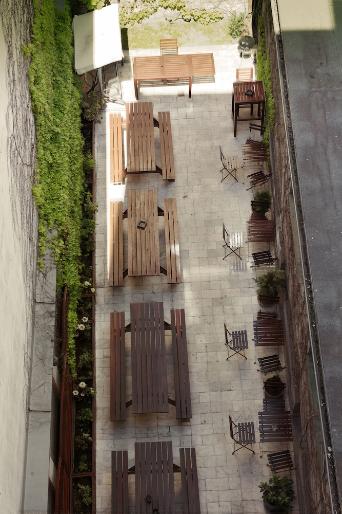 Patio Hostel 43/50