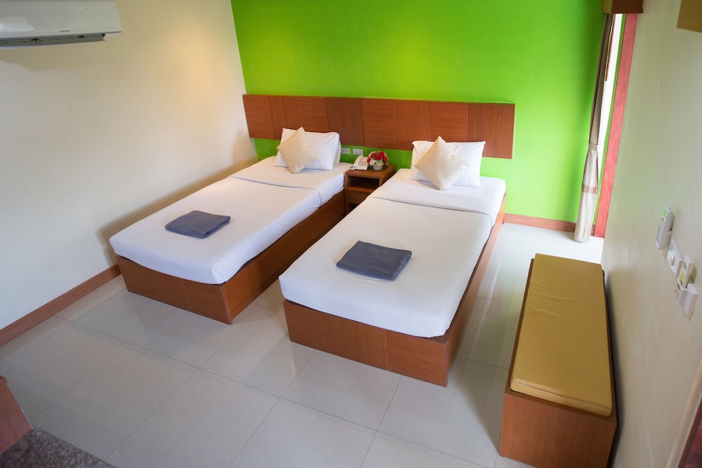 Twin Palms Resort 38/52