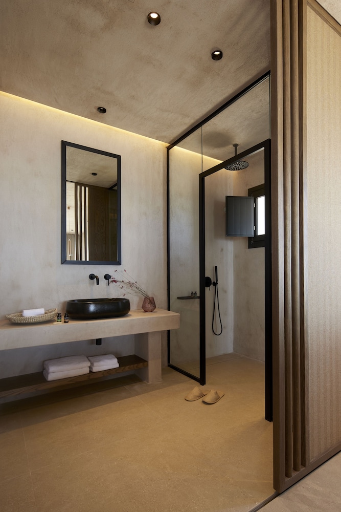 Elegant, Suite, King Bed, Hot Tub، North Santorini Luxury Spa Hotel 9/9