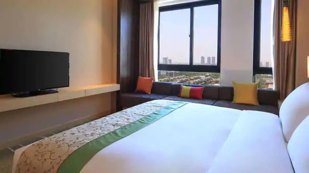 1 BEDROOM, SUITE, KING BED