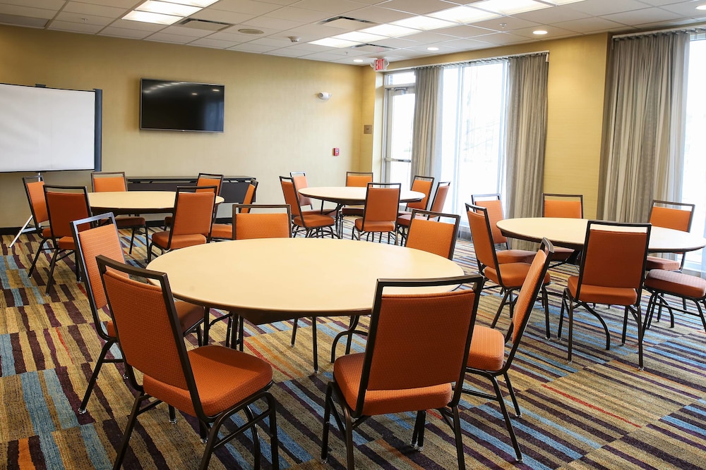 Fairfield Inn Suites By Marriott Madison Verona 32/34