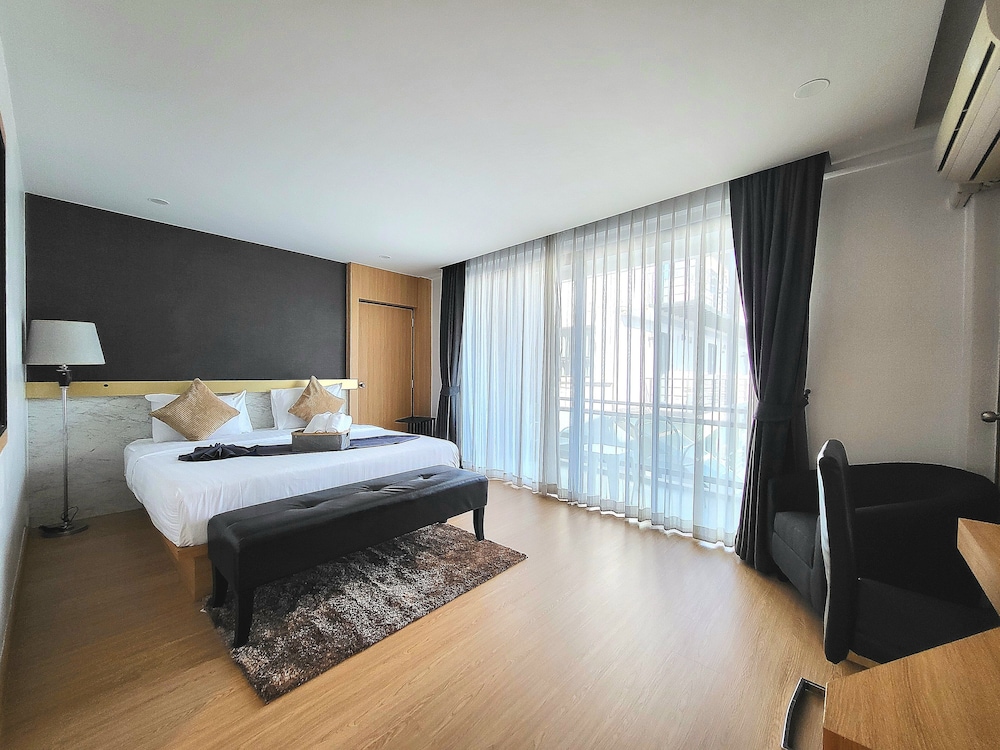 DELUXE, SEA VIEW