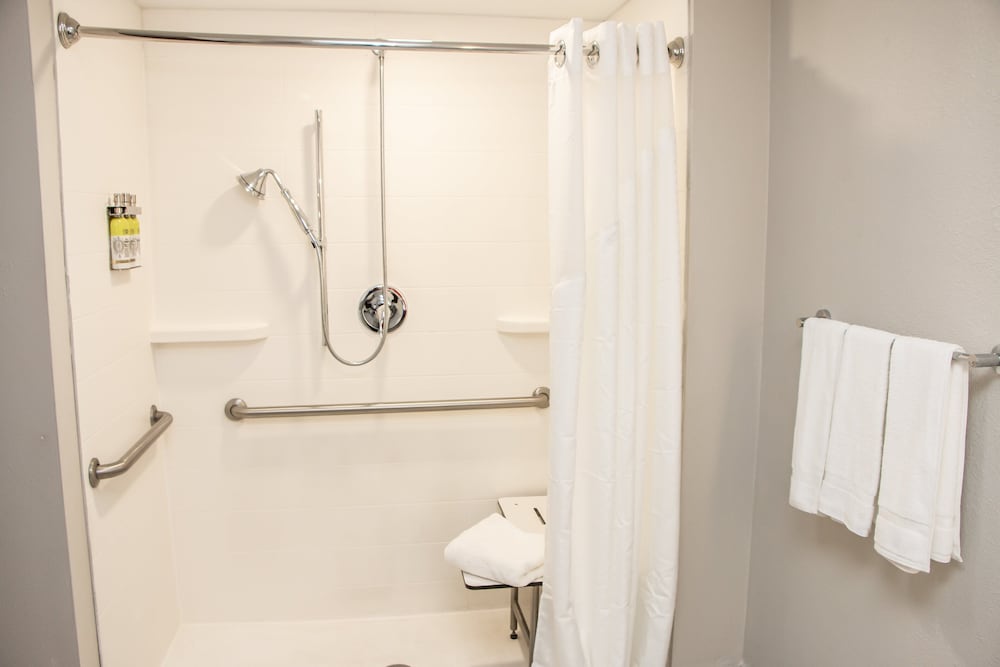 Holiday Inn Express Allentown North 23/62