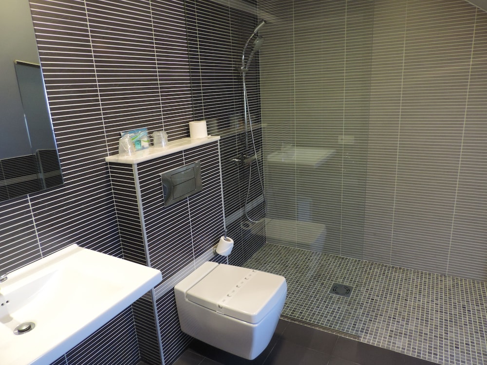Junquera Hotel 24/40