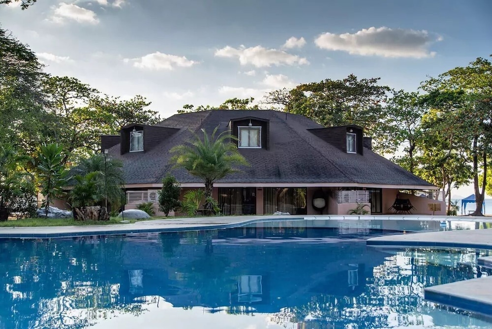 Matabungkay Beach Resort Hotel 5/65