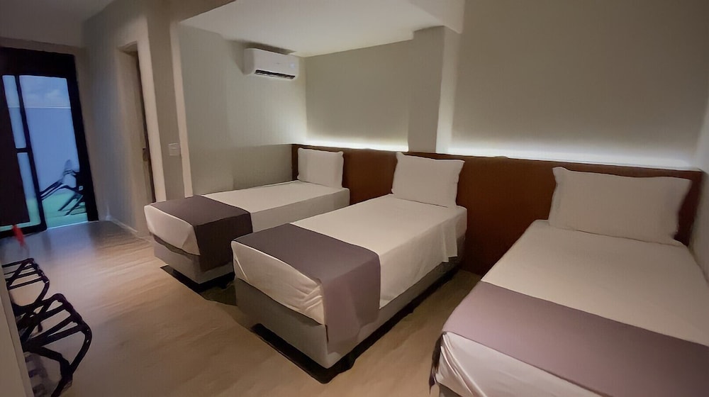 ROOM, TRIPLE