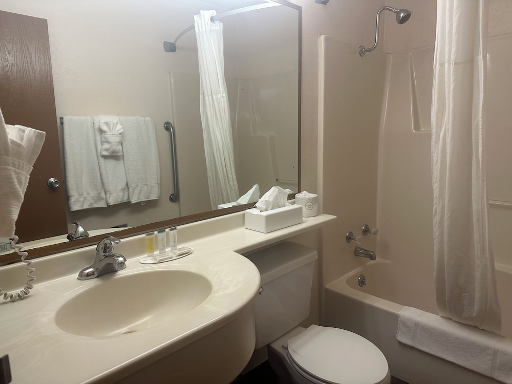 Super 8 by Wyndham Las Vegas 23/26