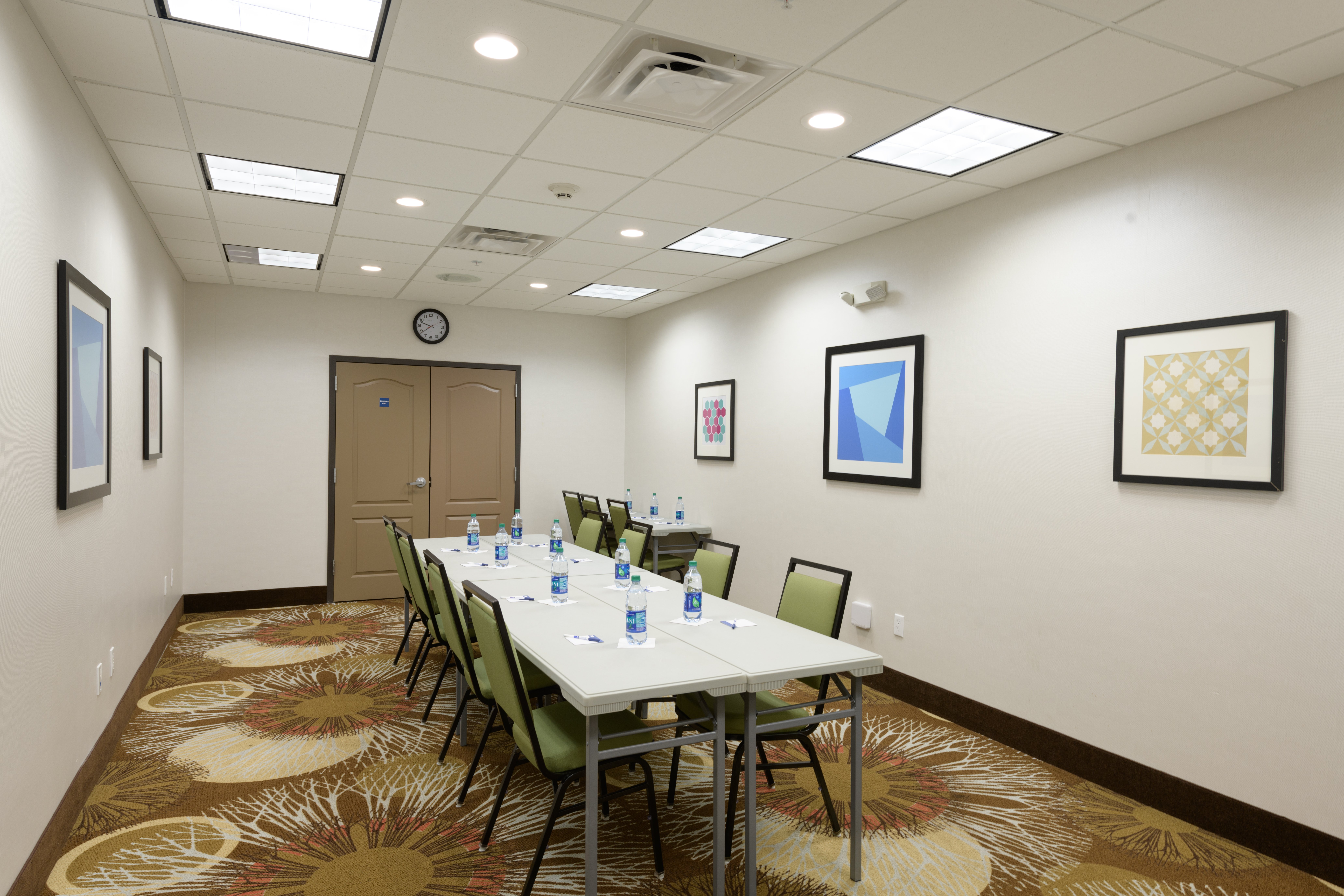 Holiday Inn Express Suites Jamestown 35/40